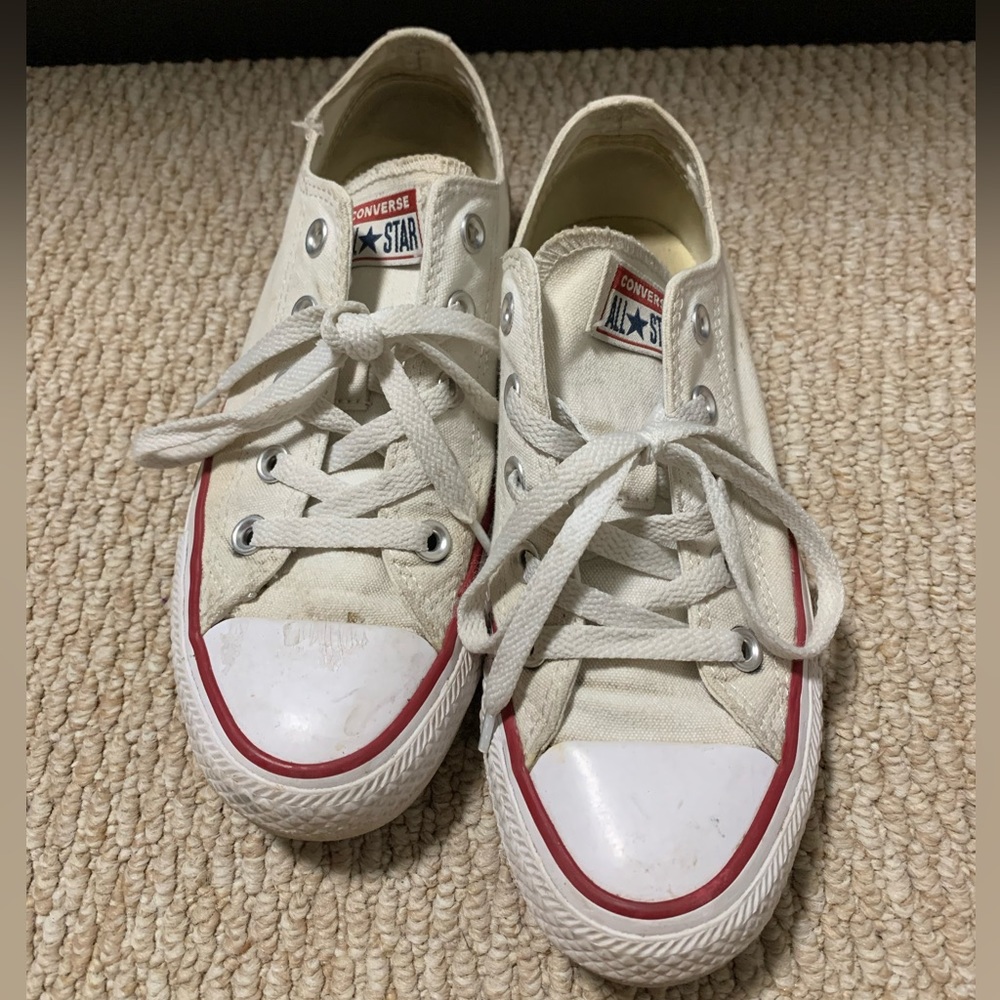 White Converse - Low Top - gently used